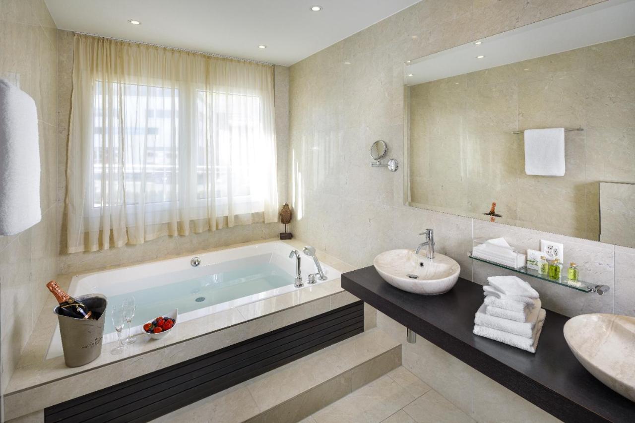 Business Hotel First Feusisberg Ngoại thất bức ảnh