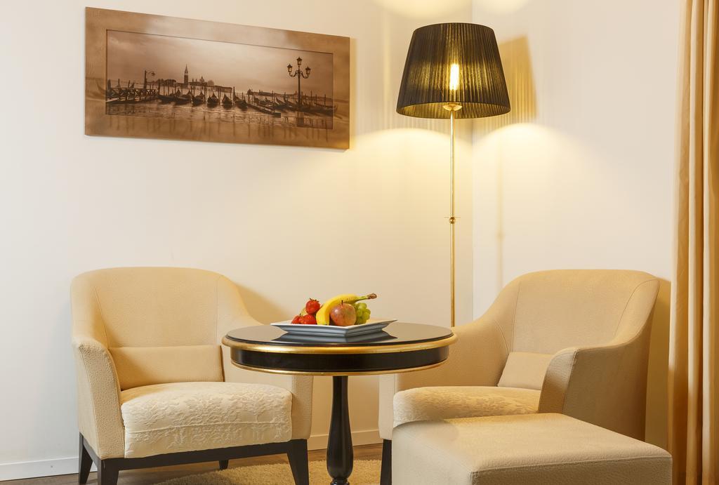 Business Hotel First Feusisberg Phòng bức ảnh